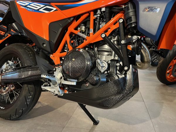 SICKMOTOS Carbon ENGINE COVER KTM 690   HUSQVARNA 701   GASGAS 700 Online